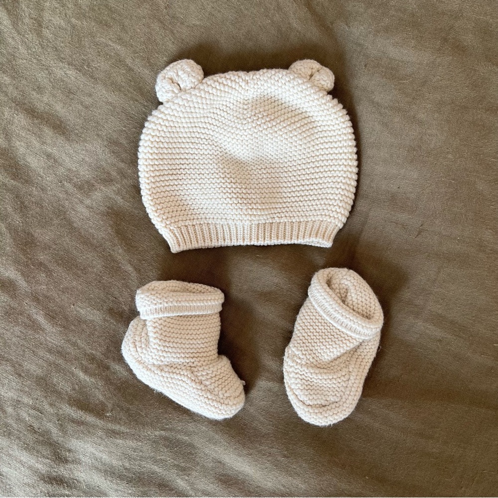 baby GAP Baby Brannan Bear Beanie & Booties / Cotton Knit Baby Hat & Booties